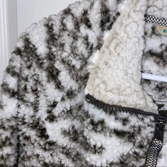 Excurzion pull over sz lg - Picture 4 of 5